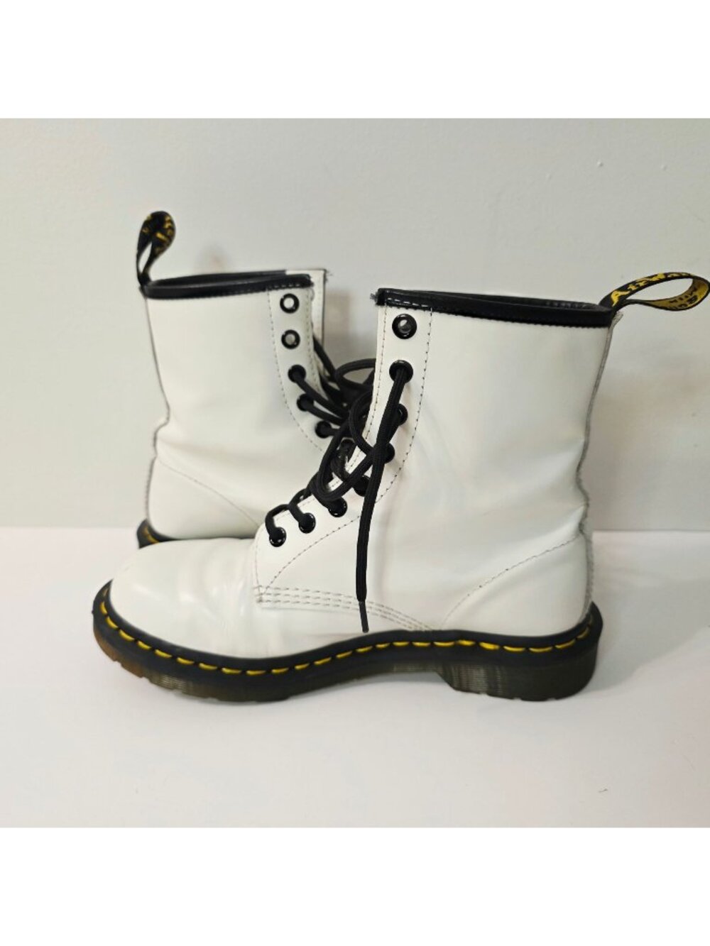 Doc Dr. Martens Air Walk White Leather Boots Black Laces Womens Sz 7